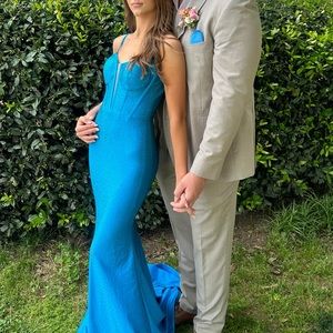 00 Sherri Hill Formal Dress.